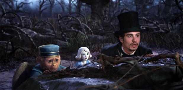 OZ THE GREAT AND THE POWERFUL.- Dirigida por Sam Raimi. Protagonizada por James Franco, Mila Kunis, Rachel Weisz, Michelle Williams y Zach Braff. Clasificada PG. Duración: 131 minutos. OZ THE GREAT AND THE POWERFUL.- Dirigida por Sam Raimi. Protagonizada por James Franco, Mila Kunis, Rachel Weisz, Michelle Williams y Zach Braff. Clasificada PG. Duración: 131 minutos.