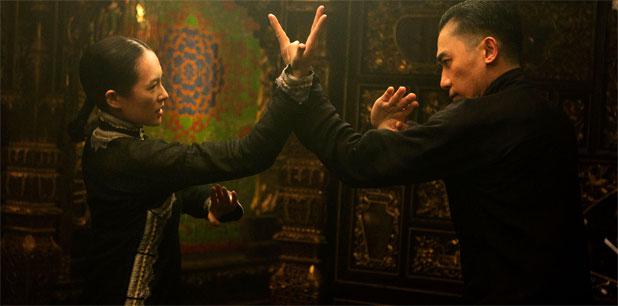 THE GRANDMASTER.- Dirigida por Wong Kar-wai. Protagonizada por Tony Leung y Ziyi Zhang. Clasificada PG-13. Duración: 108 minutos. THE GRANDMASTER.- Dirigida por Wong Kar-wai. Protagonizada por Tony Leung y Ziyi Zhang. Clasificada PG-13. Duración: 108 minutos.
