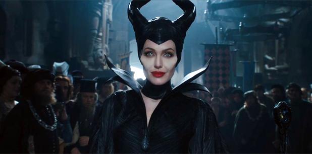 MALEFICENT.- Dirigida por Robert Stromberg. Protagonizada por Angelina Jolie, Elle Fanning y Sharlto Copley. Clasificada PG. Duración: 97 minutos. MALEFICENT.- Dirigida por Robert Stromberg. Protagonizada por Angelina Jolie, Elle Fanning y Sharlto Copley. Clasificada PG. Duración: 97 minutos.
