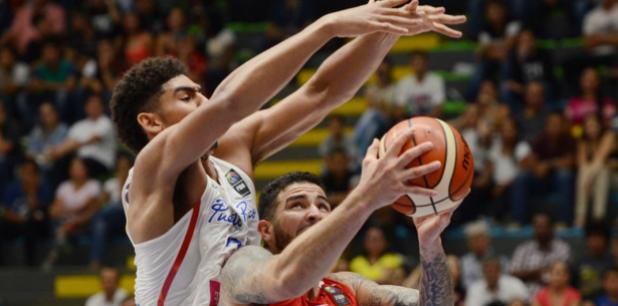 El debutante Tyler Davis terminó con 11 puntos y ocho rebotes en 16 minutos. (Suministrada / FIBA) El debutante Tyler Davis terminó con 11 puntos y ocho rebotes en 16 minutos. (Suministrada / FIBA)