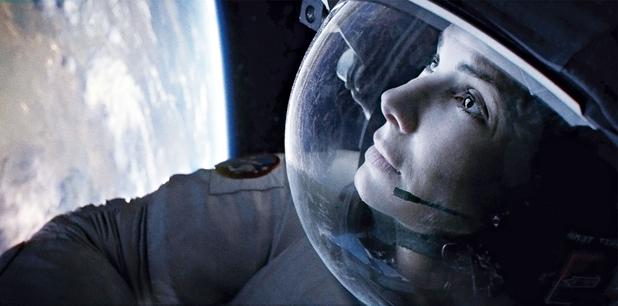 GRAVITY.- Dirigida por Alfonso Cuarón. Protagonizada por Sandra Bullock y George Clooney. Clasificada PG-13. Duración: 90 minutos. GRAVITY.- Dirigida por Alfonso Cuarón. Protagonizada por Sandra Bullock y George Clooney. Clasificada PG-13. Duración: 90 minutos.