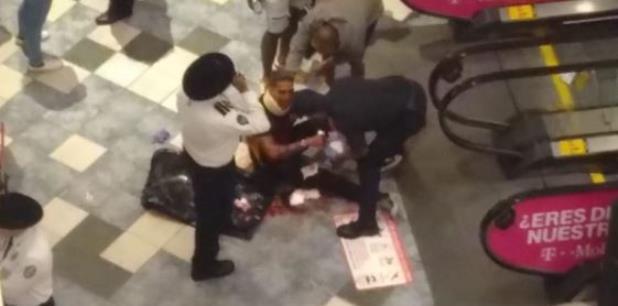 Los hechos ocurrieron el pasado sábado en Plaza las Américas. (Captura) Los hechos ocurrieron el pasado sábado en Plaza las Américas. (Captura)