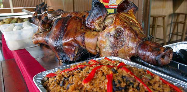¿Por qué comemos lechón, pasteles y arroz con gandules en la Navidad?