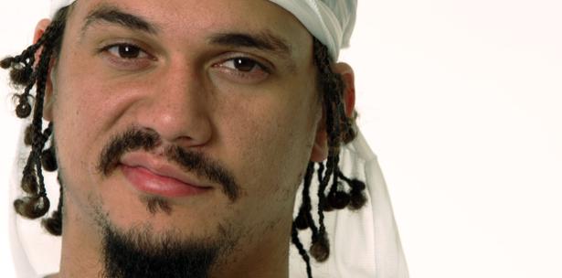 Carlito busca ampliar corrida como monarca Universal
