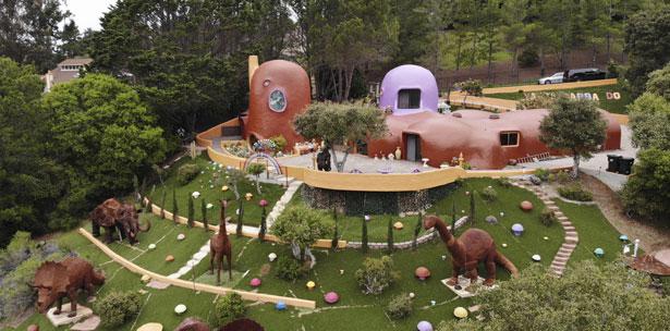 Casa de los Picapiedra molesta a vecinos de California